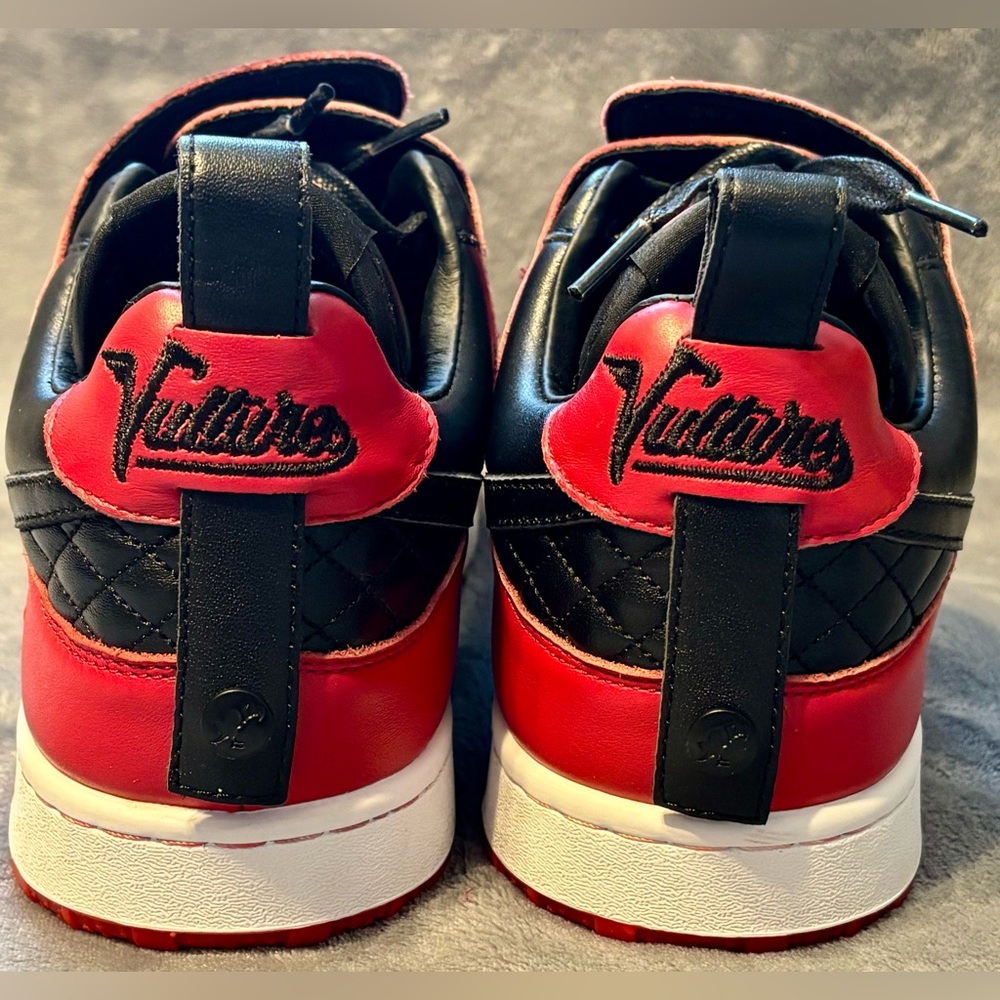 SIA Collective Men’s VULTR SK8 Sneakers - Size 8 - Black - Red - White - Picture 6 of 14